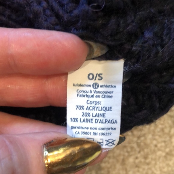 Lululemon Infinitely Mad black swan knit wool infinity scarf, black and purple - Picture 5 of 7